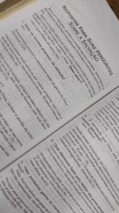 Bíblia sagrada com ajudas adicionais e harpa letra hipergigante capa luxo floral rosas - Mundial Records Editora