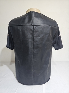 COLETE EM COURO LISO GOLA U (MASCULINO) - Rota 13 Custom