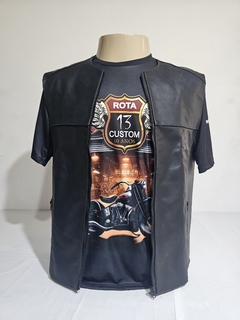 COLETE EM COURO LISO GOLA U (MASCULINO)