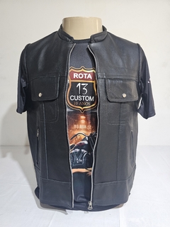 COLETE GOLA DE PADRE EM COURO GOLA DE PADRE (MASCULINO)