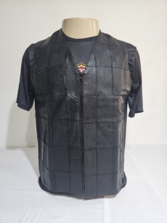 COLETE EM COURO RETALHO II GOLA V (MASCULINO) - comprar online