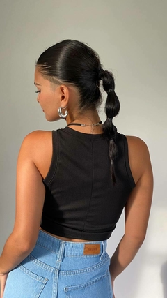 MUSCULOSA AMBAR NEGRA en internet