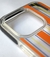Funda Rayada Naranja con refuerzo Antishock para iPhone 14 Pro.
