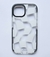 Funda Chess Blanca con bordes antishock y refuerzo de cámara para iPhone 15 Plus.
