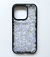 Funda de iPhone 16 Pro Max con diseño de flores lilas sobre fondo transparente.