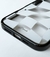 Funda Chess Blanca con bordes antishock y refuerzo de cámara para iPhone 16 Plus.