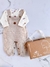 Conjunto Enterito Tejido Beige y Body Dino - Regalos para Bebés | Tienda Online | Ajuares New Baby