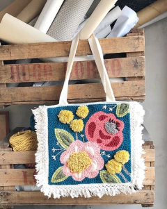 Diseño Lima - Mercado de Haciendo - Cartera bordada con Decoaguja