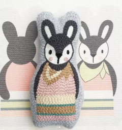 Almohadon Coneja bordado con Decoaguja - Mercado de Haciendo