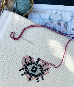 KIT BORDADO PUNTO CRUZ 12 - OJO PROTECTOR en internet