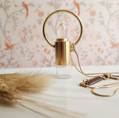 Collar Orbit Perfumer dorado - cuarzo cristal- - comprar online