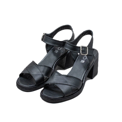 Sandalias negras de cuero con taco medio ancho y pulsera con hebilla