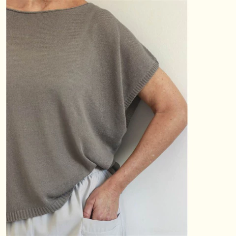 Sweater Poncho tejido en blend de Lino/viscosa color Vison. - comprar online