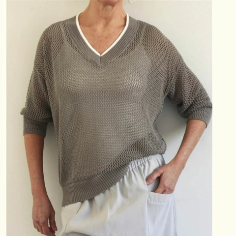 Sweater Calado "V" en blend de Lino/viscosa color Vison. - comprar online