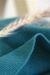 Manta tipo Chal en Merino con Cashmere Petroleo. - tienda online