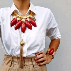 COLLAR DORADO Y ROJO + COLGANTE FLECO