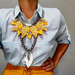 COLLAR HOJAS AMARILLAS