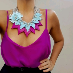 COLLAR CELESTE Y FUCSIA
