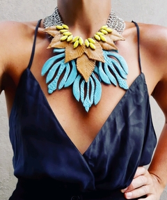 COLLAR ALGAS CELESTE