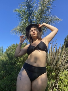 Semi vedetina con cintura tiro alto NEGRO (Talles 36 al 50)