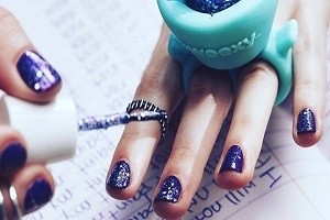 ANILLO DE SILICONA PORTA / POSA ENVASE DE ESMALTE * Manicria * Semipermanente * Uñas * (CH)