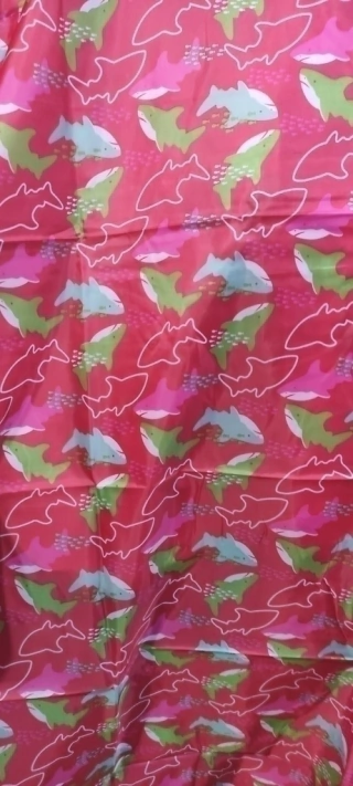 PEINADOR * CAPA DE CORTE DE TELA ESTAMPADA MODELO TIBURONES 3030