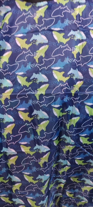 PEINADOR * CAPA DE CORTE DE TELA ESTAMPADA MODELO TIBURONES 3030 - comprar online