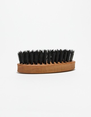 CEPILLO DE MADERA OVALADO DE CERDAS SINTETICAS MARCA MAKAO MODELO CPA 102 PARA BARBERO en internet