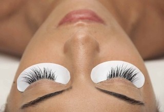 COLA / ADHESIVO / PEGAMENTO PARA PERMANENTE DE PESTAÑAS PARA VARIOS SERVICIOS MARCA LASH PERM POR 11 ml. - comprar online