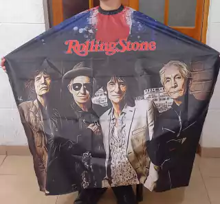 PEINADOR * CAPA DE CORTE DE TELA SIRE ESTAMPADA CUELLO SILVER CON GANCHOS MODELO ROLLING STONE C1002