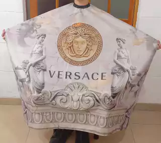 PEINADOR * CAPA DE CORTE DE TELA SIRE ESTAMPADA CUELLO SILVER CON GANCHOS MODELO VERSACE ESTATUAS C1002