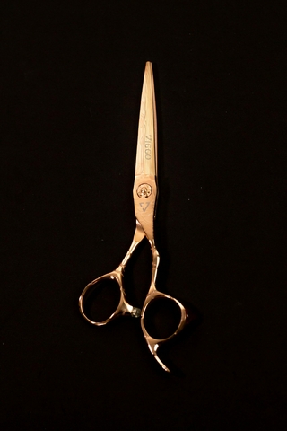 TIJERA V-108 DE 5,5" MARCA VIGGO RUBI GOLD FILO NAVAJA ACERO 440C + ESTUCHE - comprar online
