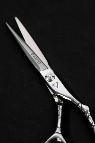 TIJERA V-115 DE 5" MARCA VIGGO PRIME FILO NAVAJA ACERO 440C + ESTUCHE