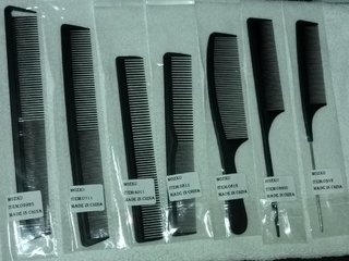 PEINE DE CARBONO ANTIESTATICO DE COLA METALICA CON DIENTE MODELO 06926 - tienda online