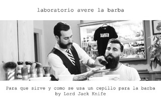 Imagen de CEPILLO DE MADERA OVALADO DE CERDAS SINTETICAS MARCA MAKAO MODELO CPA 102 PARA BARBERO