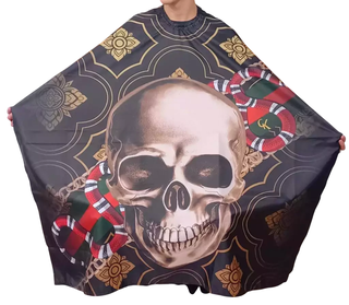 PEINADOR * CAPA DE CORTE DE TELA SIRE ESTAMPADA CUELLO SILVER CON GANCHO MODELO CALAVERA C1002