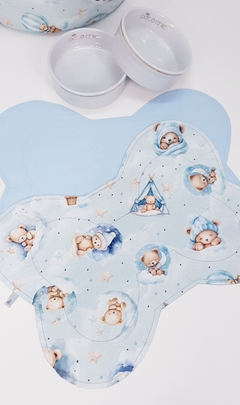 Porta Comedouro Osso Pata Chic - Soninho Azul - comprar online