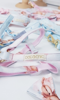 Peitoral Americano Tecido com Guia Pata Chic - Soninho Rosa - Pata Chic