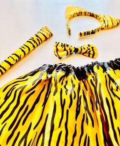 Accesorio de tigresa con pollera en internet