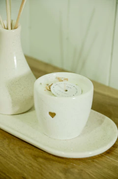 Combo Difu + vela + bandeja + flor difusora + aroma difusor.