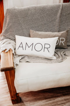ALMOHADON FRASE AMOR - comprar online