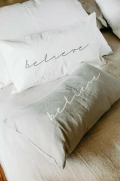 ALMOHADON FRASE BELIEVE en internet