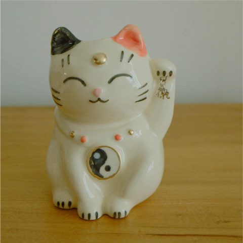 Gatito de la fortuna yin y yang