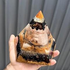 Pentágono Black Gold — Proteção, Poder e Transmutação na internet