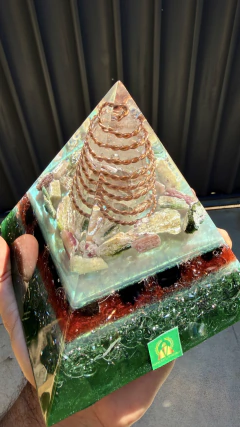 Orgonite Delta – Turmalina Melancia - Proteção • Cura Emocional • Equilíbrio • Aterramento na internet