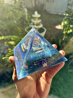 Quéops - Cianita Azul | Pedra do Arcanjo Miguel na internet