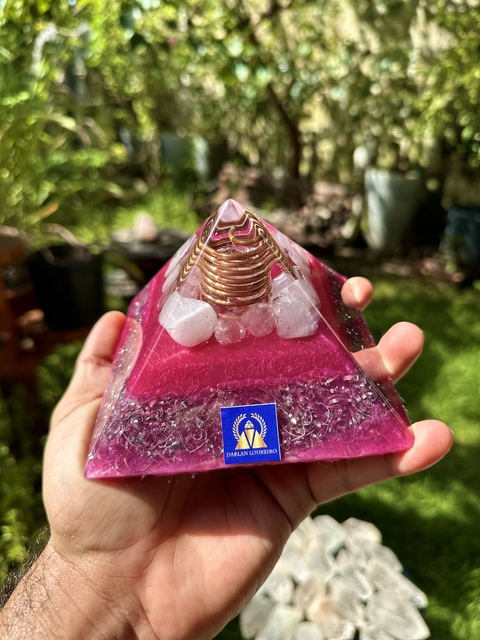 Quéops Mini - Quartzo Rosa | Amor, gentileza, cura emocional, liberação do estresse, unidade com o divino.
