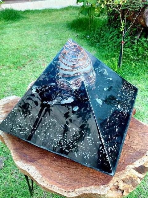 Vigilante Cheops Extra Black Tourmaline