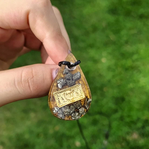 DOLLAR AMULET