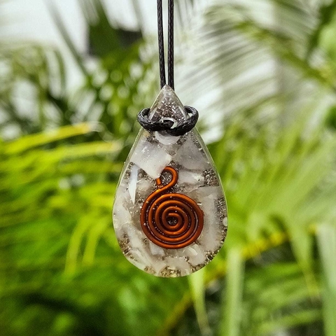 DROP AMULET - WHITE MOON STONE